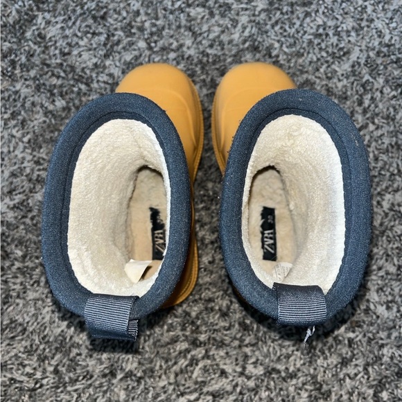 ZARA Lined Wellies Rain Boots Yellow Size 30 or 12 - Picture 9 of 11